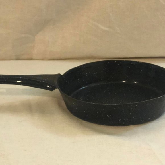 Lot of 2 Pans - Picture 7 of 8